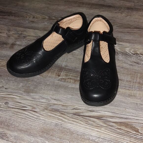 Dream Paris  Girls  black Mary Janes  with butterfly front  Sz 5 - Picture 1 of 6